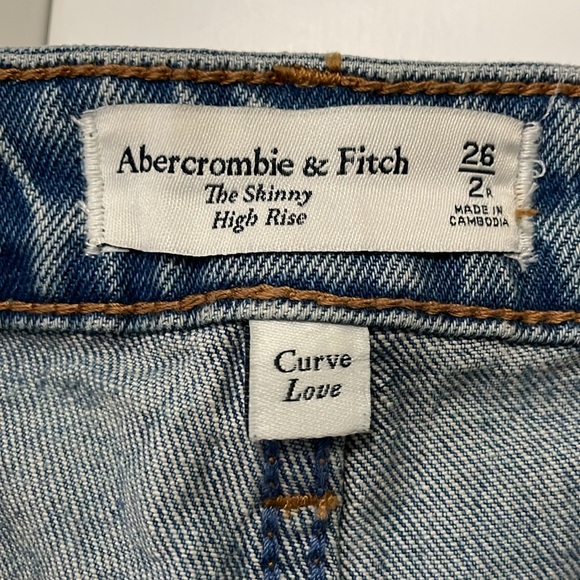Abercrombie & Fitch Curve Love. The Skinny High Rise. Distressed. Size 26 - Picture 5 of 5